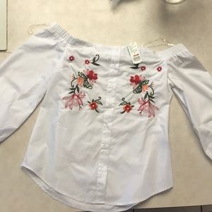 Off the shoulder shirt .